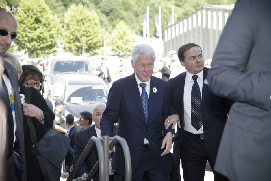 Srebrenica: Bill Clinton welcomed with Applause - Sarajevo Times